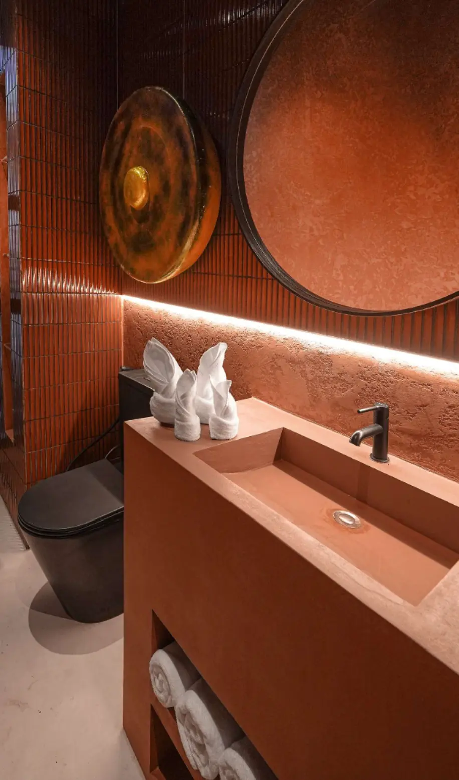 Tadelakt — waterproof lime finish for bathrooms and wet areas